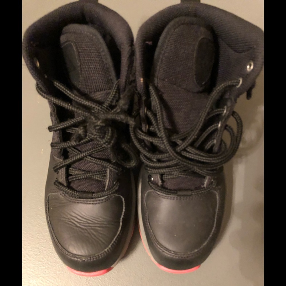 Girls nike acg boots